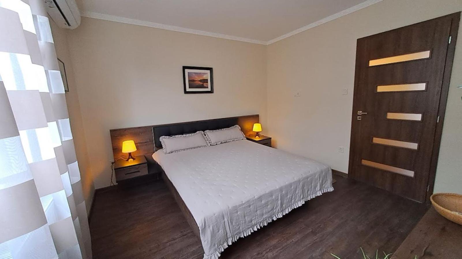 Szilfak City Apartman ハイデゥソボスロー エクステリア 写真