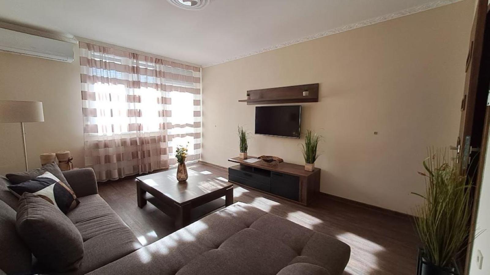 Szilfak City Apartman ハイデゥソボスロー エクステリア 写真
