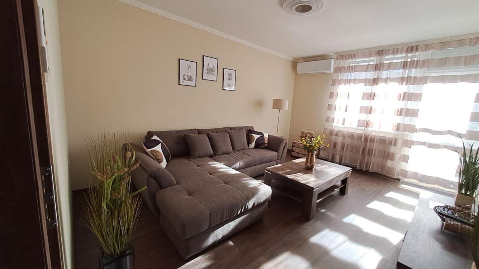Szilfak City Apartman ハイデゥソボスロー エクステリア 写真
