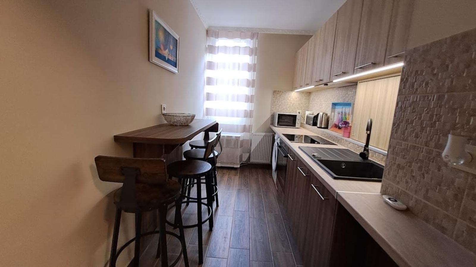Szilfak City Apartman ハイデゥソボスロー エクステリア 写真