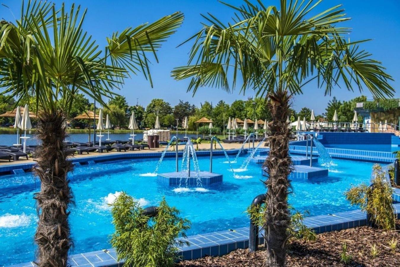 Szilfak City Apartman ハイデゥソボスロー エクステリア 写真