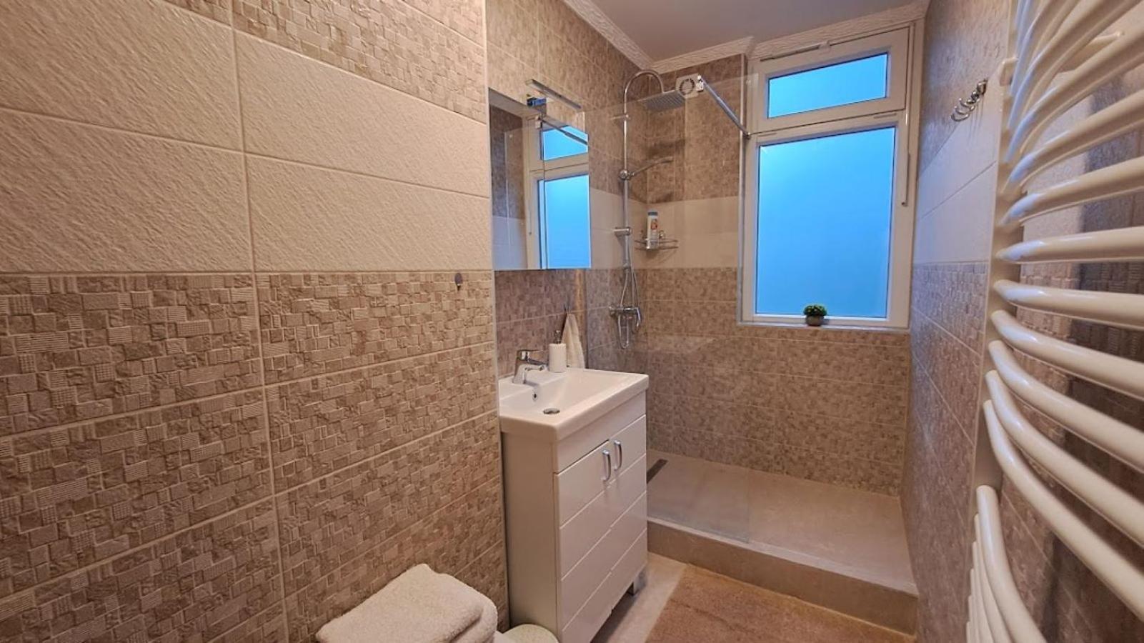 Szilfak City Apartman ハイデゥソボスロー エクステリア 写真