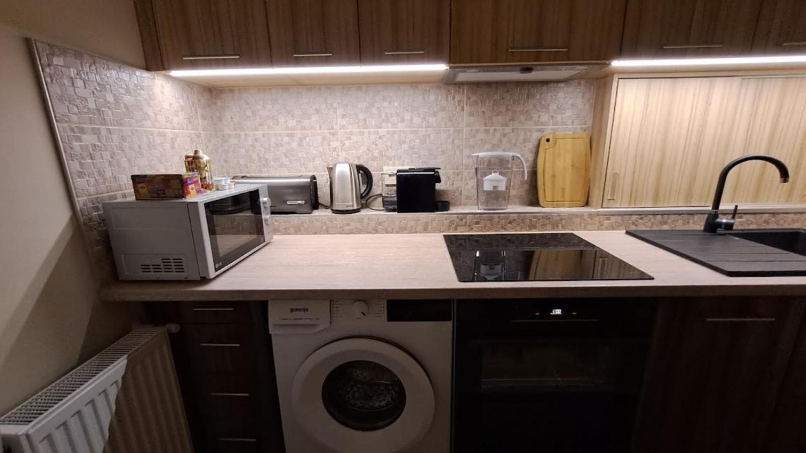 Szilfak City Apartman ハイデゥソボスロー エクステリア 写真