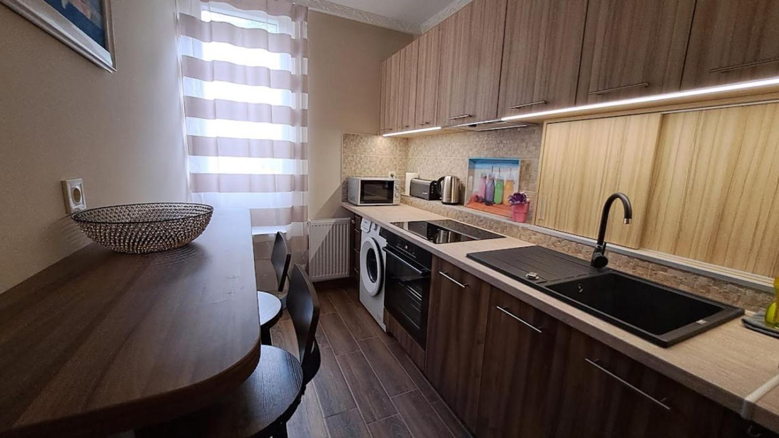 Szilfak City Apartman ハイデゥソボスロー エクステリア 写真