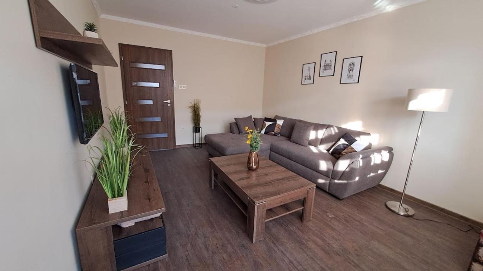 Szilfak City Apartman ハイデゥソボスロー エクステリア 写真