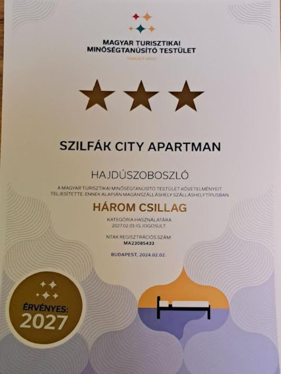 Szilfak City Apartman ハイデゥソボスロー エクステリア 写真